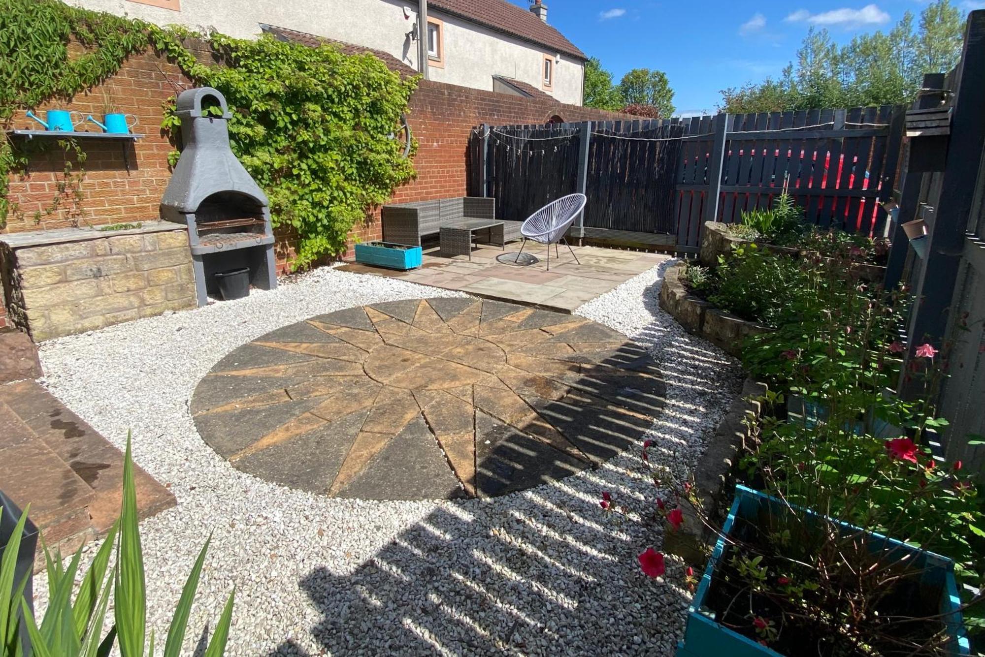 Cosy 2 Bedroom Home With Free Parking Near City — Photos 1